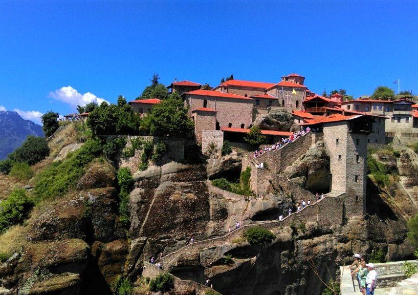 Mănăstirile din Meteora aflate pe varf de stanca