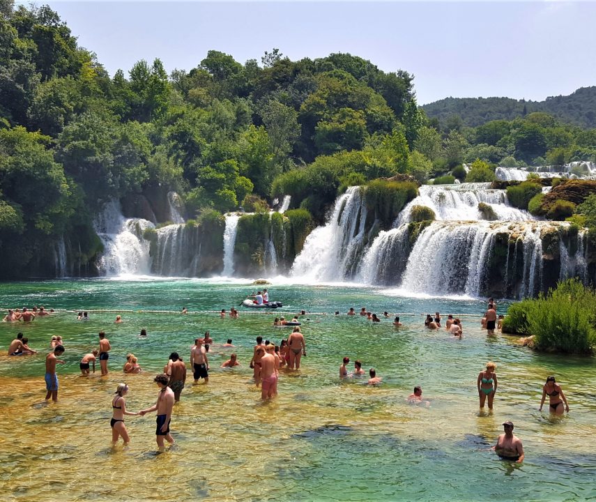 oameni in parcul national krka