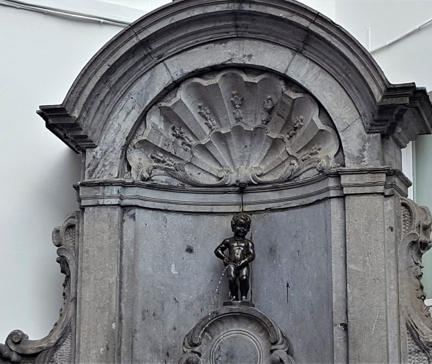 statiu din bruxelles-baiat