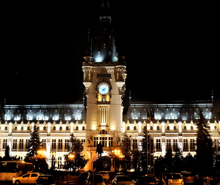 orasul iasi, palatul culturii noaptea